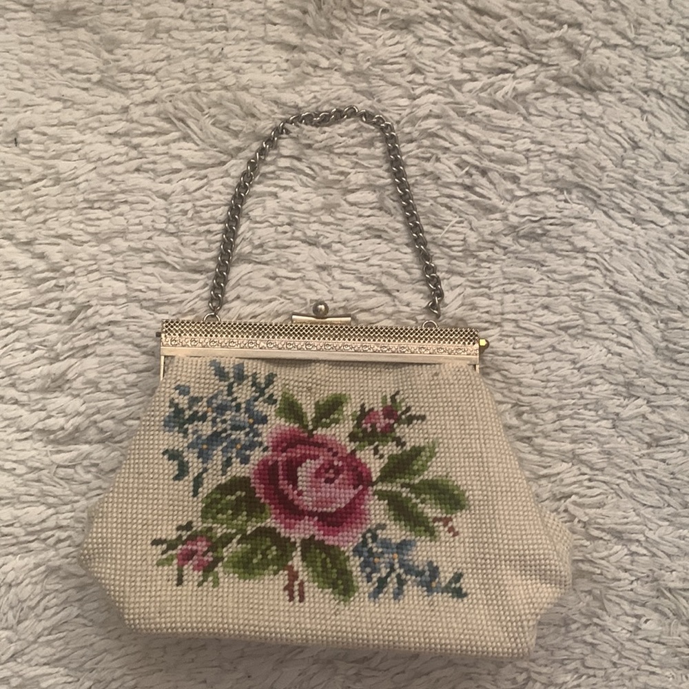 VINTAGE Cream Floral Embroidered Purse